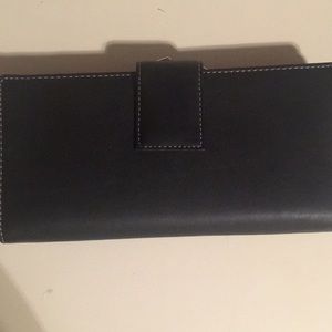 Mundi black leather wallet. Totally functional!